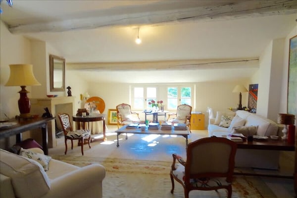 Foto van Appartement met verwarmd zwembad in Uzès - Vakantiehuis in Uzès - LivingRoom