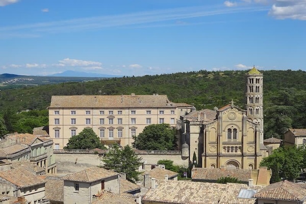 Foto van Appartement met verwarmd zwembad in Uzès - Vakantiehuis in Uzès - ExteriorSummer