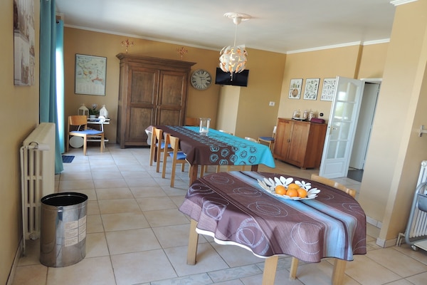 Foto van Villa met verwarmd zwembad en indrukwekkend uitzicht in afwisselende omgeving - DiningRoom