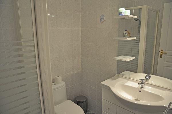 Foto van Villa met verwarmd zwembad en indrukwekkend uitzicht in afwisselende omgeving - BathRoom