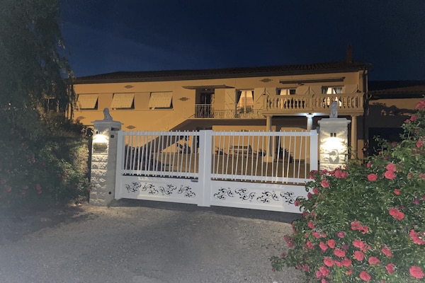 Foto van Villa met verwarmd zwembad en indrukwekkend uitzicht in afwisselende omgeving - ExteriorSummer