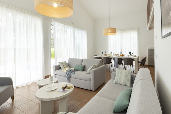 Foto van Villa in Frankrijk met Golfbaan & Zwembad - Vakantiehuis in Gujan Mestras - LivingRoom
