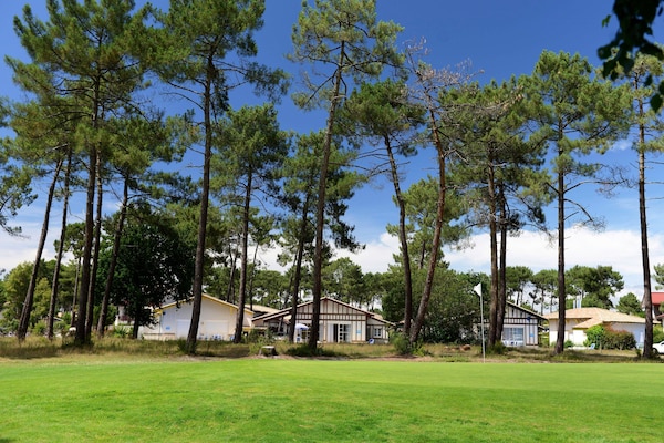 Foto van Villa in Frankrijk met Golfbaan & Zwembad - Vakantiehuis in Gujan Mestras - ExteriorSummer