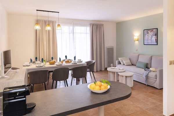 Foto van Villa in Frankrijk met Golfbaan & Zwembad - Vakantiehuis in Gujan Mestras - DiningRoom