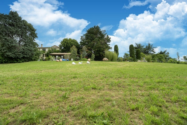 Foto van Majestueus vakantiehuis in Laroque met hottub - Vakantiehuis in Laroque - AreaSummer1KM