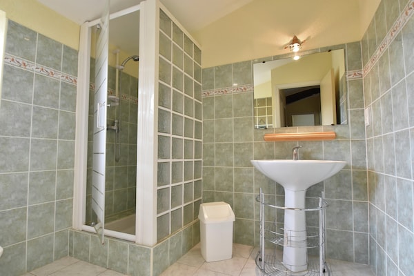 Foto van Vakantiehuis in Félines-Minervois met Zwembad - Vakantiehuis in Félines-Minervois - BathRoom