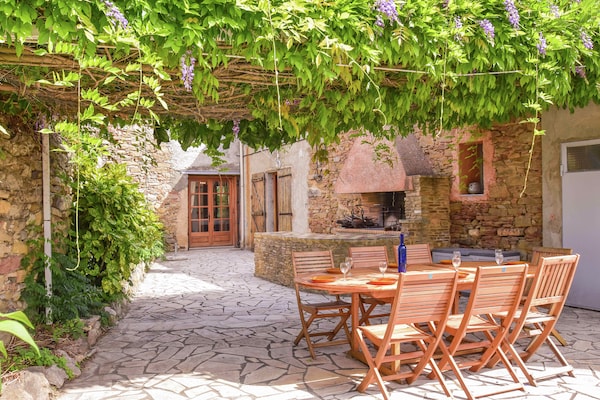Foto van Vakantiehuis in Félines-Minervois met Zwembad - Vakantiehuis in Félines-Minervois - ExteriorSummer