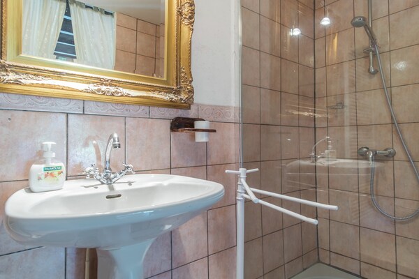 Foto van Schuilplaats aan de rivier in Cinais - Vakantiehuis in Cinais - BathRoom