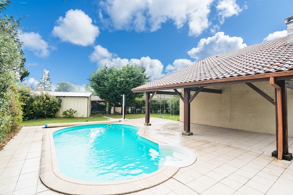 Foto van Vakantiehuis met zwembad - Vakantiehuis in Ste-Eulalie en Born - PoolOfHouse