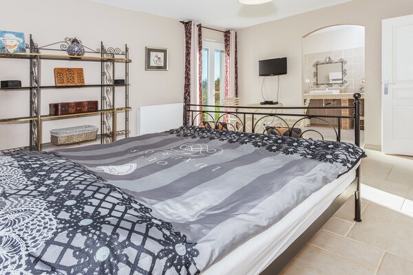 Foto van Villa in Cazals met zwembad en meer in de buurt - Vakantiehuis in Cazals - BedRoom