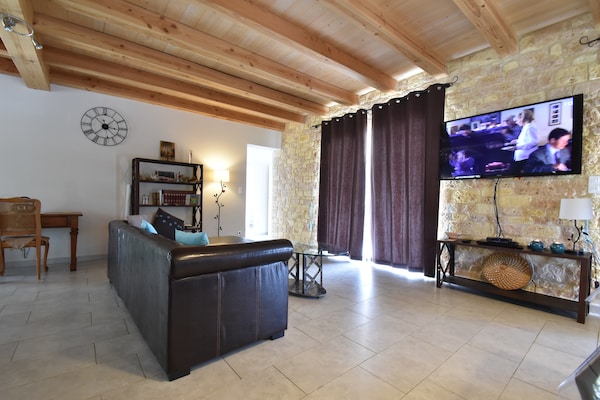 Foto van Vakantiehuis met privé zwembad in Montcléra - Vakantiehuis in Montcléra - LivingRoom