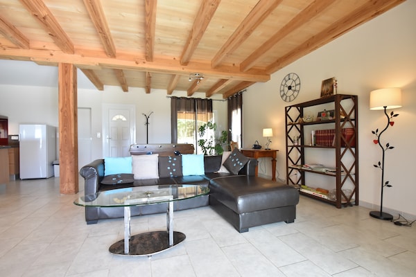 Foto van Vakantiehuis met privé zwembad in Montcléra - Vakantiehuis in Montcléra - LivingRoom