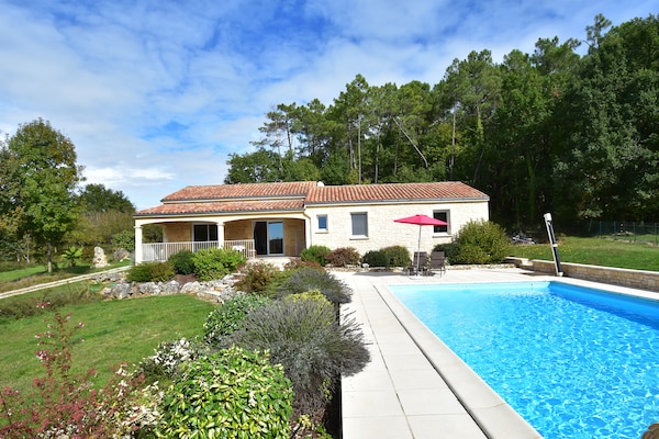 Foto van Vakantiehuis met privé zwembad in Montcléra - Vakantiehuis in Montcléra - ExteriorSummer