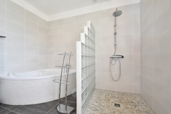 Foto van Vakantiehuis met privé zwembad in Montcléra - Vakantiehuis in Montcléra - BathRoom