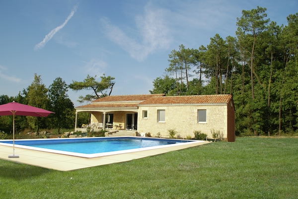 Foto van Vakantiehuis met privé zwembad in Montcléra - Vakantiehuis in Montcléra - ExteriorSummer
