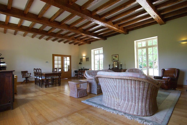 Foto van Weelderig landhuis met privé zwembad - Vakantiehuis in Marminiac - LivingRoom