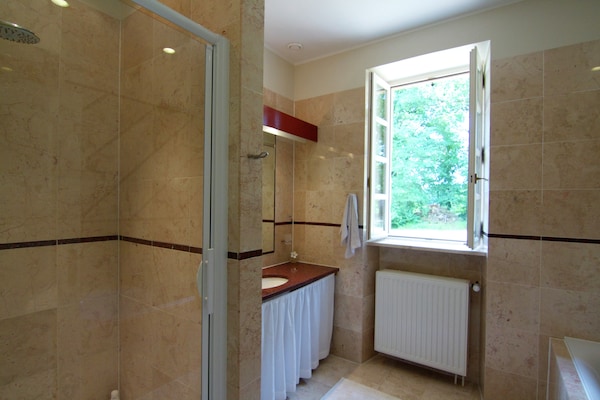 Foto van Weelderig landhuis met privé zwembad - Vakantiehuis in Marminiac - BathRoom