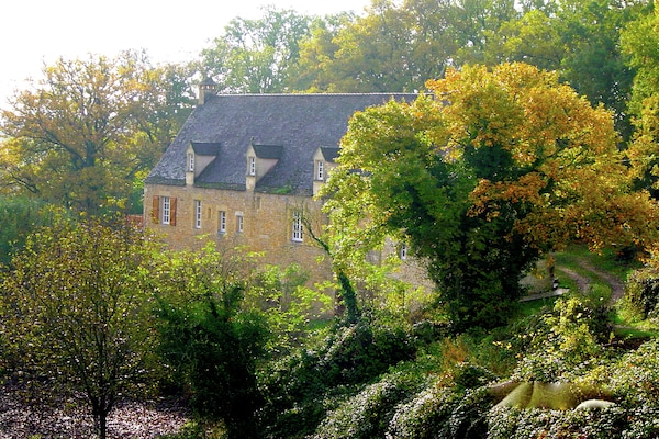 Foto van Weelderig landhuis met privé zwembad - Vakantiehuis in Marminiac - ExteriorSummer