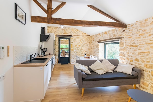 Foto van Gerenoveerde boerderij in Soturac met zwembad - Vakantiehuis in Soturac - LivingRoom