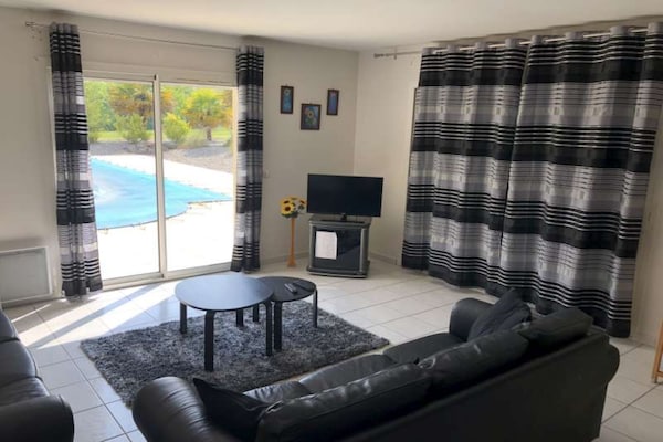 Foto van Panoramische villa aan het zwembad - Vakantiehuis in La Croix-Blanche - LivingRoom