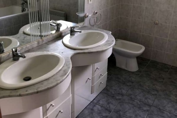 Foto van Panoramische villa aan het zwembad - Vakantiehuis in La Croix-Blanche - BathRoom