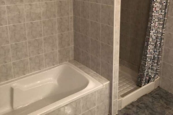 Foto van Panoramische villa aan het zwembad - Vakantiehuis in La Croix-Blanche - BathRoom