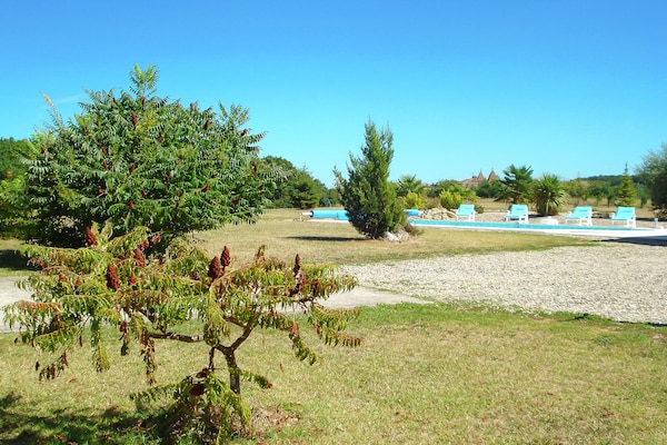 Foto van Panoramische villa aan het zwembad - Vakantiehuis in La Croix-Blanche - GardenSummer