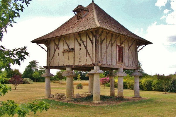 Foto van Panoramische villa aan het zwembad - Vakantiehuis in La Croix-Blanche - AreaSummer20KM