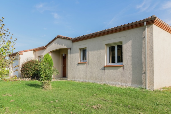 Foto van Panoramische villa aan het zwembad - Vakantiehuis in La Croix-Blanche - ExteriorSummer