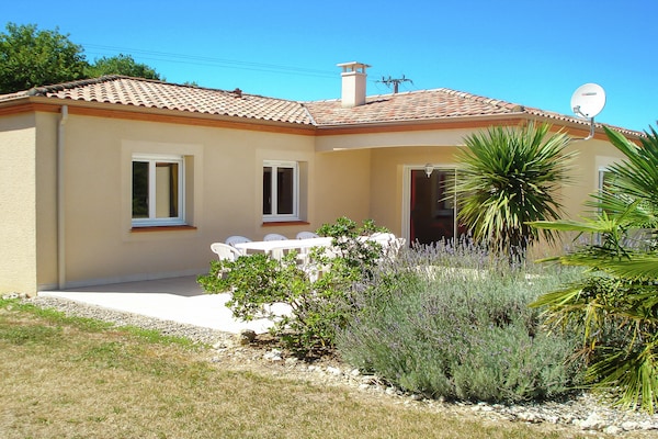 Foto van Panoramische villa aan het zwembad - Vakantiehuis in La Croix-Blanche - ExteriorSummer