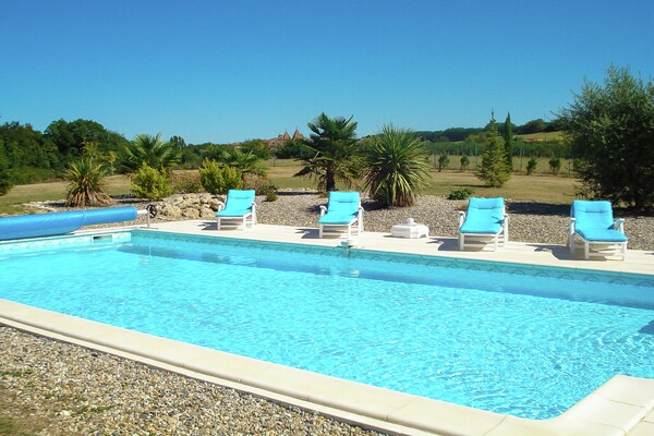 Foto van Panoramische villa aan het zwembad - Vakantiehuis in La Croix-Blanche - PoolOfHouse