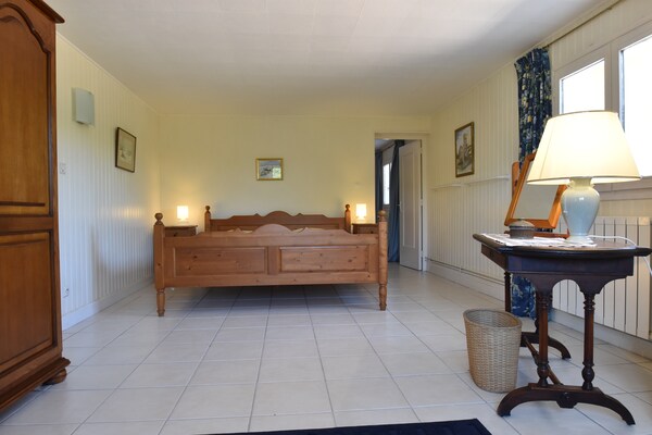 Foto van Vakantiehuis in Frankrijk met zwembad - Vakantiehuis in Vaux - BedRoom