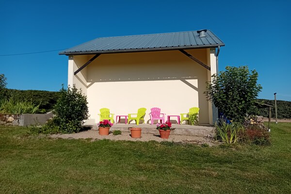 Foto van Vakantiehuis in Frankrijk met zwembad - Vakantiehuis in Vaux - TerraceBalcony