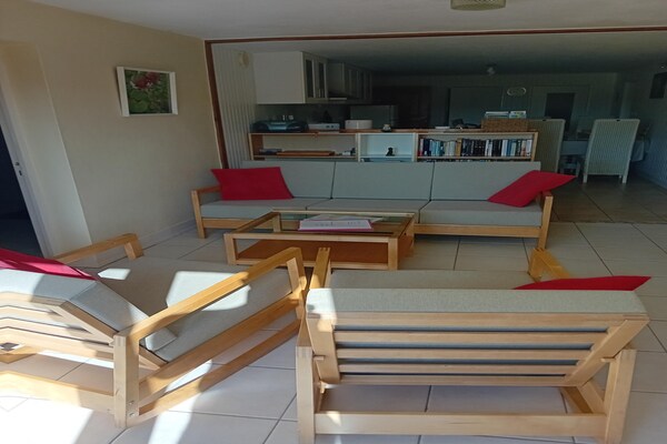 Foto van Vakantiehuis in Frankrijk met zwembad - Vakantiehuis in Vaux - LivingRoom