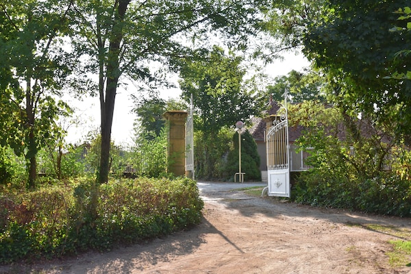 Foto van Huis in Bourgondië met Privézwembad - Vakantiehuis in Saint Aubin sur Loire - GardenSummer