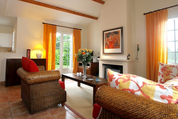 Foto van Luxe villa in Frankrijk met zwembad - Vakantiehuis in Vasles - LivingRoom