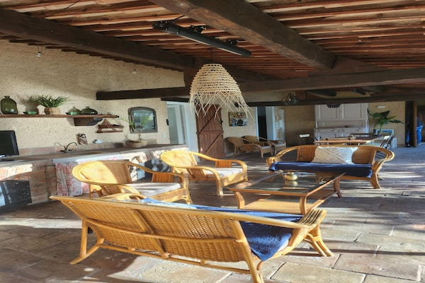 Foto van Villa met privézwembad en jeu de boulesbaan - Vakantiehuis in Sanary-sur-Mer - LivingRoom