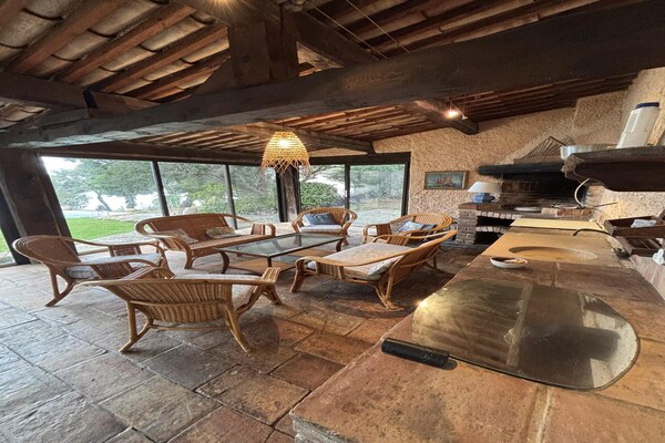 Foto van Villa met privézwembad en jeu de boulesbaan - Vakantiehuis in Sanary-sur-Mer - LivingRoom