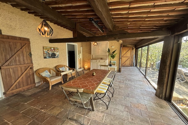 Foto van Villa met privézwembad en jeu de boulesbaan - Vakantiehuis in Sanary-sur-Mer - DiningRoom
