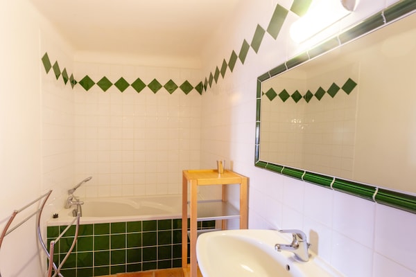 Foto van Gezellig vakantiehuis met privé zwembad - Vakantiehuis in Brue-Auriac - BathRoom