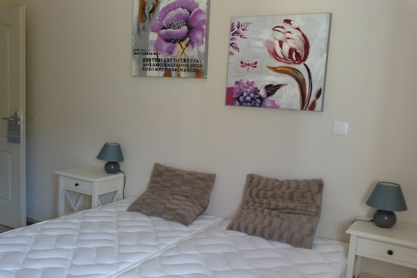Foto van Villa in Le Plan-de-la-Tour met groen uitzicht - Vakantiehuis in Le Plan-De-La-Tour - BedRoom