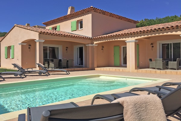 Foto van Villa in Le Plan-de-la-Tour met groen uitzicht - Vakantiehuis in Le Plan-De-La-Tour - ExteriorSummer
