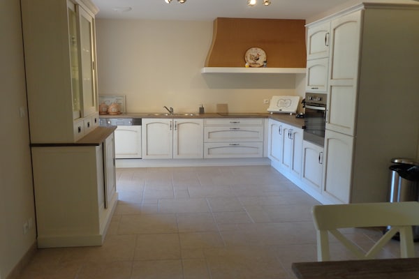 Foto van Villa in Le Plan-de-la-Tour met groen uitzicht - Vakantiehuis in Le Plan-De-La-Tour - Kitchen
