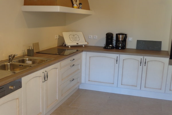 Foto van Villa in Le Plan-de-la-Tour met groen uitzicht - Vakantiehuis in Le Plan-De-La-Tour - Kitchen