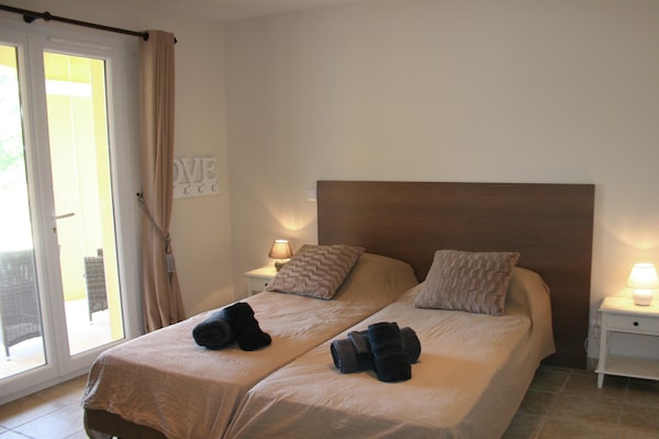 Foto van Villa in Le Plan-de-la-Tour met groen uitzicht - Vakantiehuis in Le Plan-De-La-Tour - BedRoom