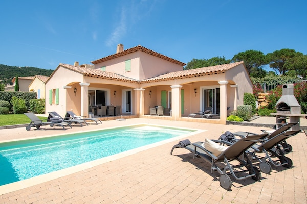 Foto van Vakantiehuis in Le Plan-de-la-Tour met Zwembad - Vakantiehuis in Le Plan-De-La-Tour - ExteriorSummer