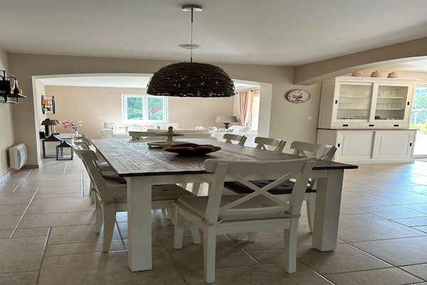 Foto van Vakantiehuis in Le Plan-de-la-Tour met Zwembad - Vakantiehuis in Le Plan-De-La-Tour - DiningRoom
