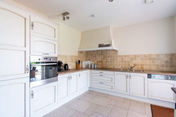 Foto van Vakantiehuis in Le Plan-de-la-Tour met Zwembad - Vakantiehuis in Le Plan-De-La-Tour - Kitchen
