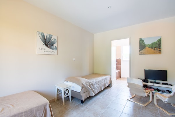 Foto van Vakantiehuis in Le Plan-de-la-Tour met Zwembad - Vakantiehuis in Le Plan-De-La-Tour - BedRoom