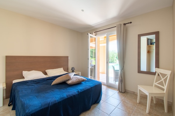 Foto van Vakantiehuis in Le Plan-de-la-Tour met Zwembad - Vakantiehuis in Le Plan-De-La-Tour - BedRoom